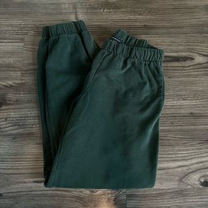 BRANDY MELVILLE 🤍dark green sweat pants